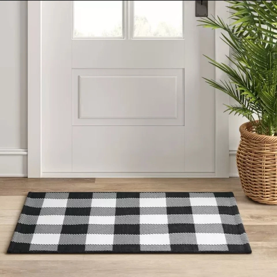 24'x36' Indoor/Outdoor Reversible Scatter Rug Black/White - Threshold - Image 3 of 4