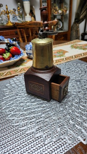 Very Rare Antique Dutch monoxyl Coffee Grinder. 18th Century - Picture 4 of 5