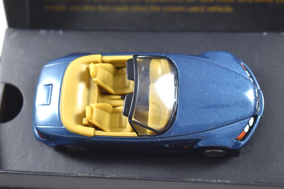 Corgi James Bond 007 Golden Eye BMW Z3 1/32 Diecast IOB Foto 2 de 4