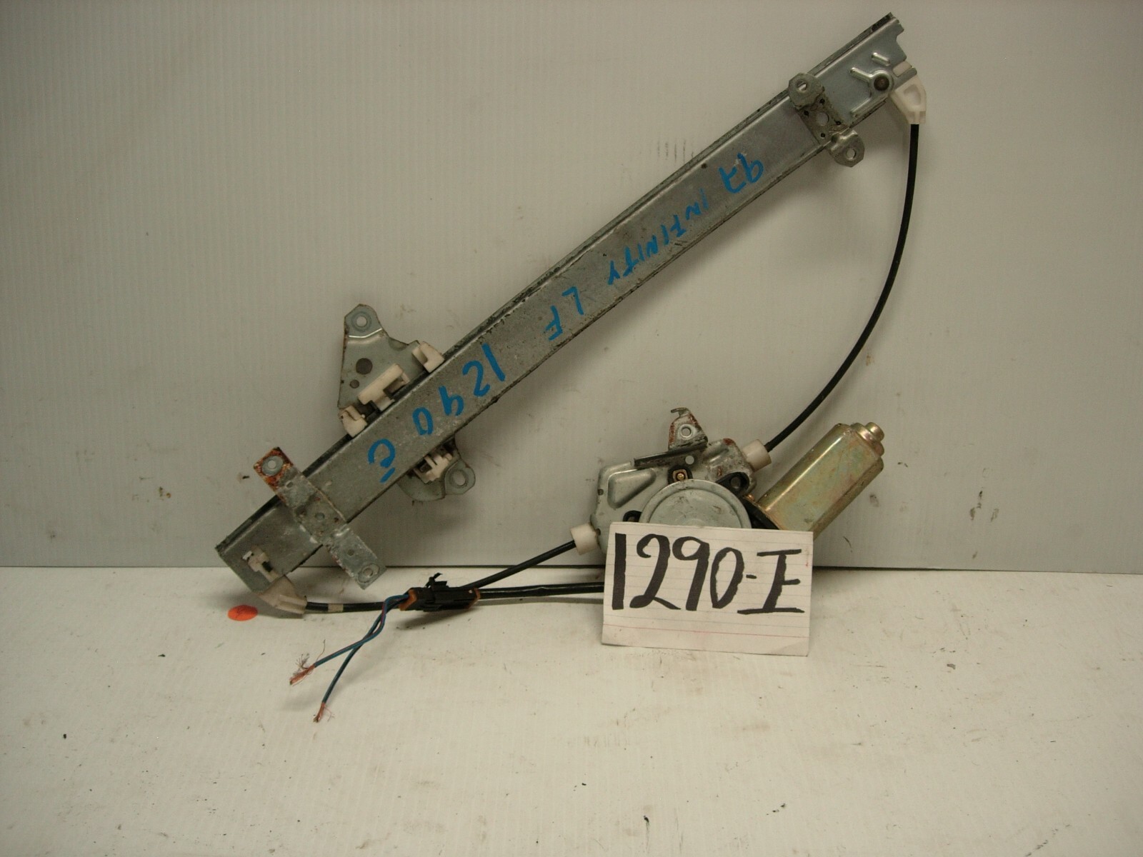 95 96 97 98 99 Infiniti I30 Front Driver Side Window Regulator W/ Motor #1290-E