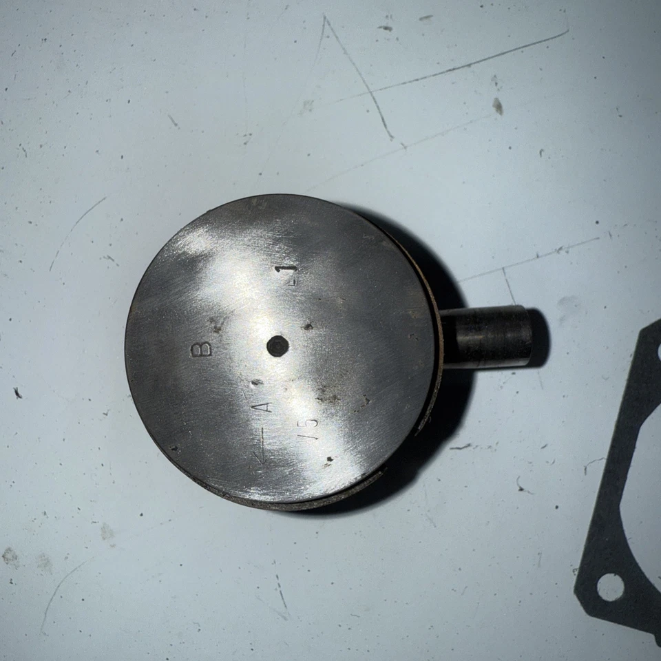 Oem Stihl chainsaw 028wb piston and cylinder kit 42mm - Image 4 of 4