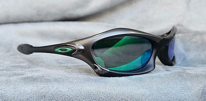 Lente empalme pulido negro/plateado/verde. Gafas de sol Y2K hechas en EE. UU. Foto 4 de 4