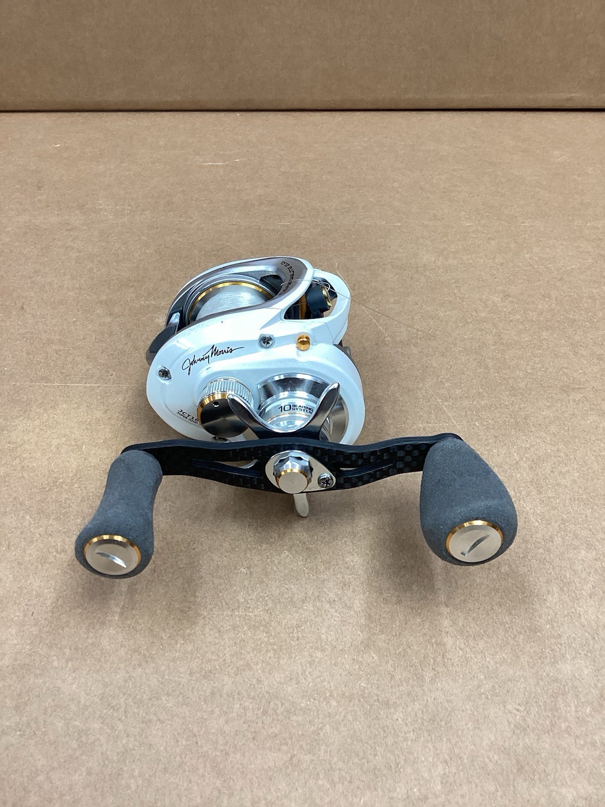 Bass Pro Shops Johnny Morris Carbonlite 2.0 Baitcast Reel JCT10SHA 7.5:1 Ratio