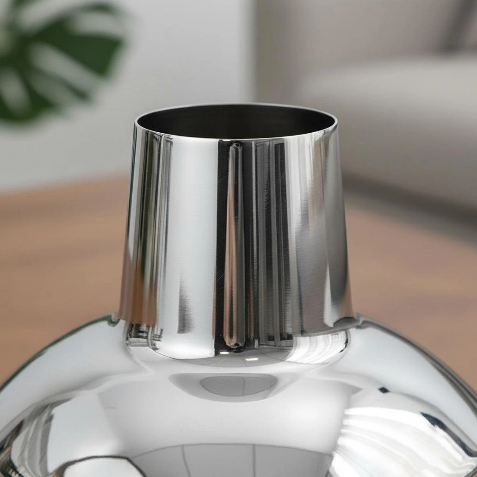 Stainless Steel Vase High Shine Finish Modern Vase Space Saving for Living Room