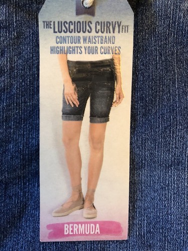 WallFlower Women's Luscious Curvy Belted Bermuda Shorts Size 22W NEW (42”X8”) - Picture 4 of 7