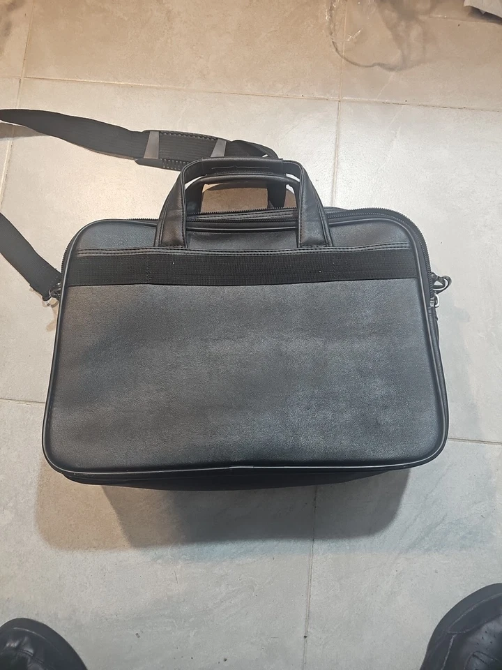 TUMI Leather  Laptop Briefcase. 16 inches by 13 inches Great Condition. - Image 4 of 4