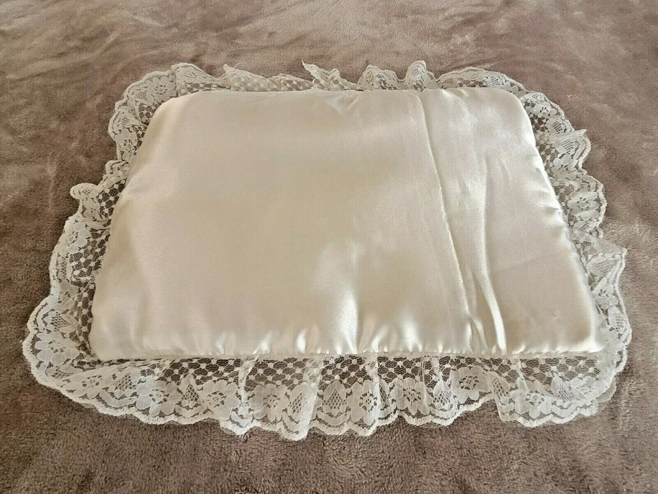 Almohada de cuna de satén de encaje blanco vintage 14"X10" rectangular Foto 4 de 4