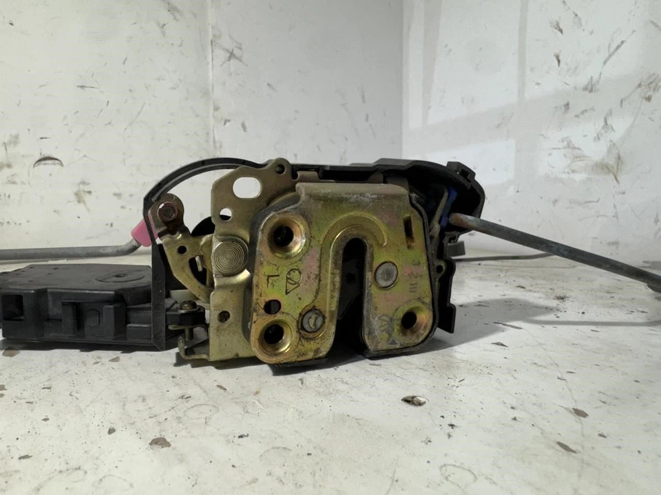 Actuador de cierre de puerta delantero izquierdo Subaru Legacy 2000-2004 OEM Foto 2 de 4