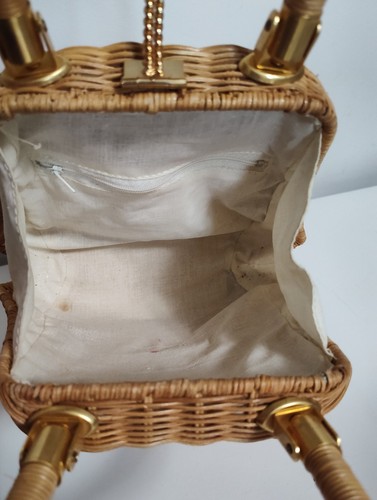 Vintage Wicker Purse Straw Double Handle Gold Hook & Eye Odd Shape Bohemian EXC - Picture 7 of 7