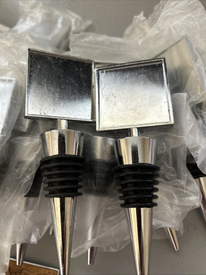 TAPONES VINO ALGUNOS EN BLANCO Y OTROS CON FOTOS EN ELLOS Set 26 Muestras Foto 2 de 2