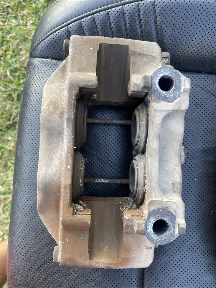 2005-2012 Acura RL Advics Front Left Right 4 Piston Brake Calipers (Pair) OEM - Image 4 of 4