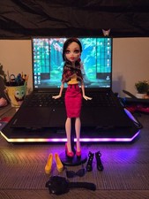 Monster High I Love Shoes Draculaura **Near Complete w/ Stand**