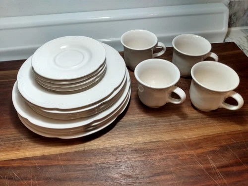 16 Piece Pfaltzgraff Filligree Dinner, Luncheon plates, Cups, Saucers EUC