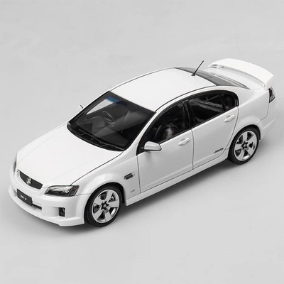 1:18 Authentic Collectibles - Holden VE Commodore SS V - Heron White