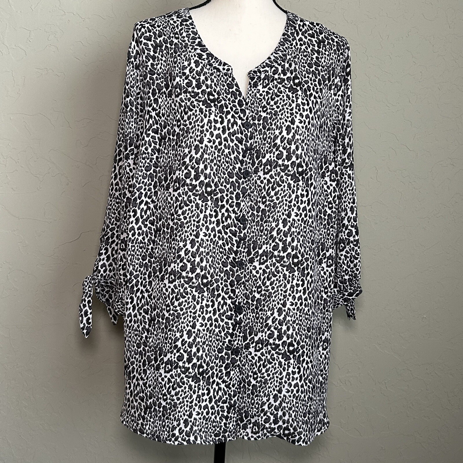 CATHERINE'S Button Front Leopard Print Blouse Tun… - image 1