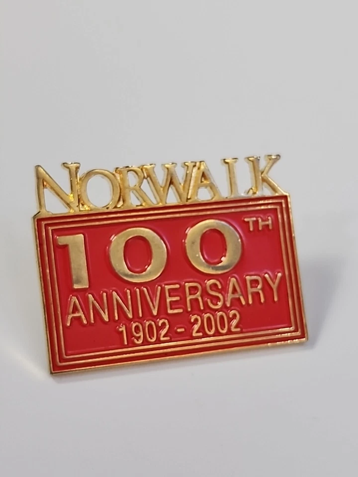 Norwalk 100th Anniversary Souvenir Pin 1902-2002 Custom Order Furniture Ohio — 第 2/4 张图片