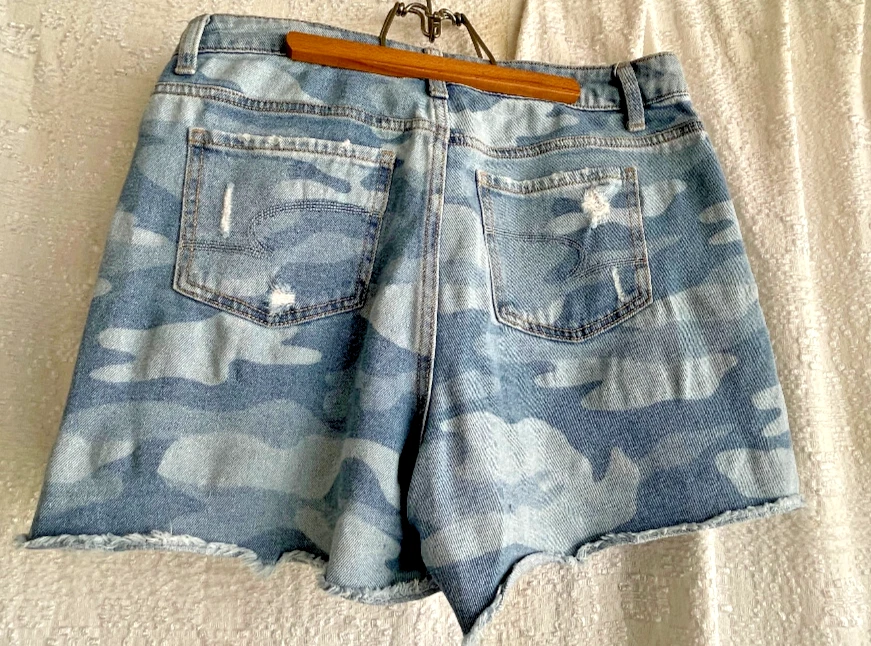 Pantalones Cortos Time And Tru Azul Claro Camuflados Denim Envejecido Botón Mosca Tiro Alto Talla 8 Foto 3 de 3