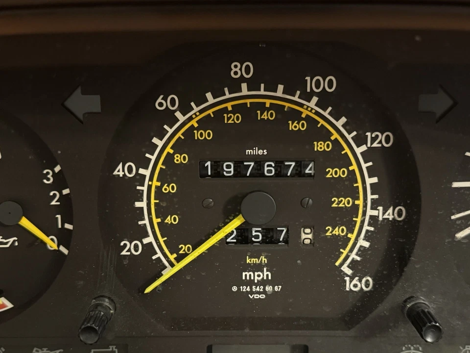 OEM 1986-1991 Mercedes-Benz W124 300E Instrument Gauge Cluster 197k - Image 3 of 4