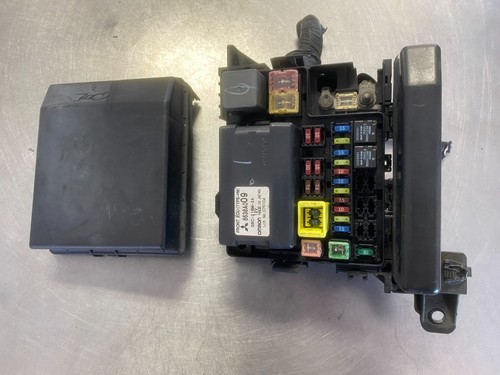 2010-2012 Mitsubishi Galant Engine Fuse Box OEM 8638A009
