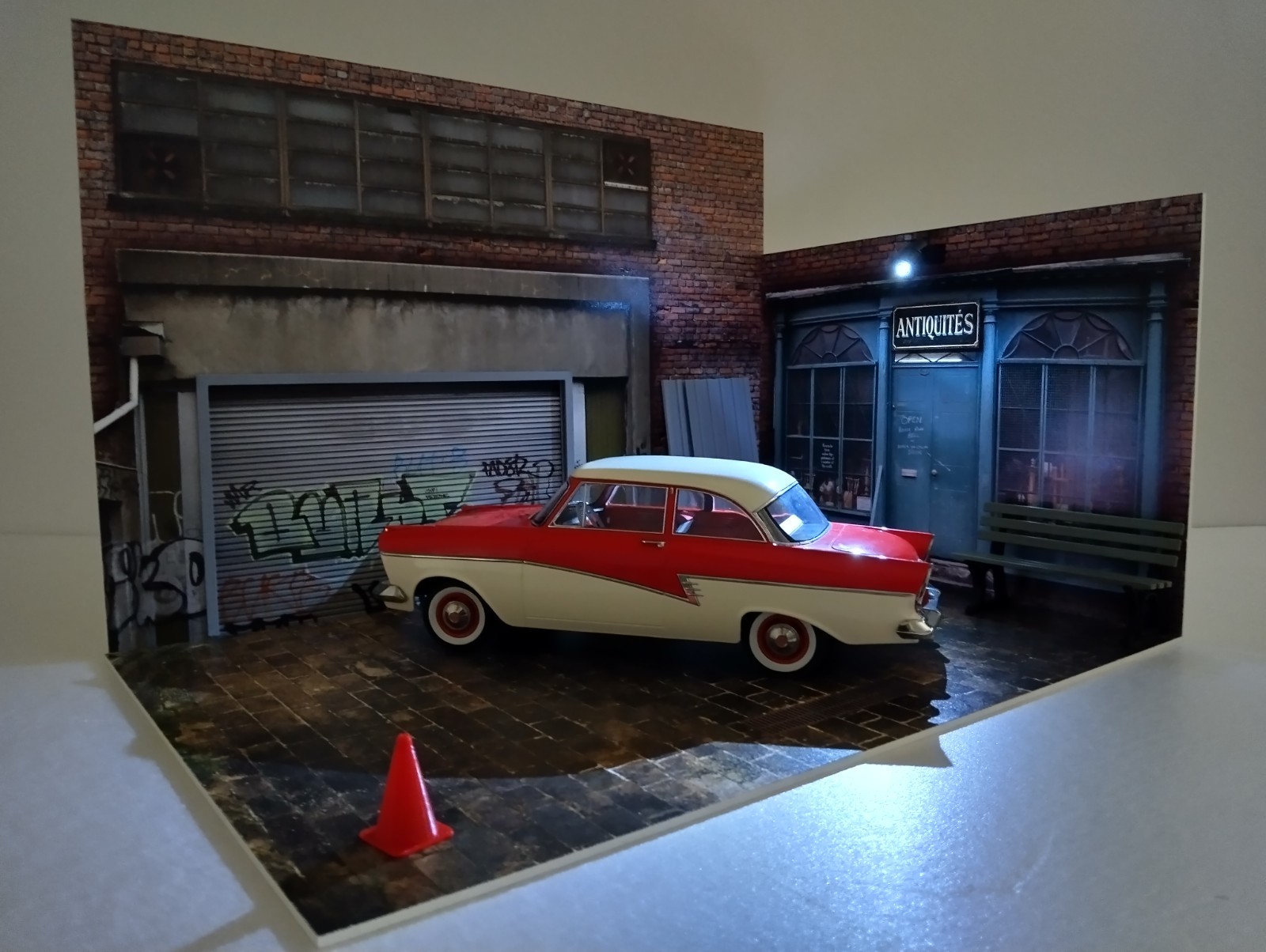 Antique Store & Garage 1:18 Scale Diorama Kit Model Car Display Scene 1/18