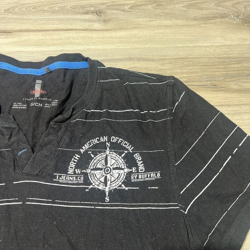 Camisa I Jeans Buffalo Para Hombres Pequeña Negra Rayas Manga Corta Cuello en V Informal Usada en Excelente Condición Foto 2 de 4