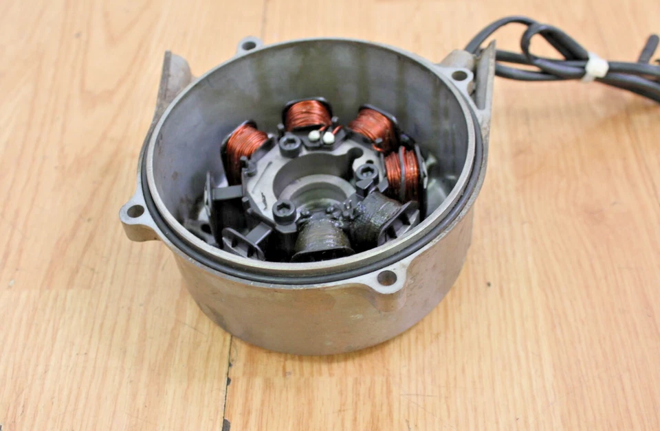 Honda XR200R 1995 equipamiento eléctrico. Estator/volante con arnés, bobina de encendido Foto 4 de 4