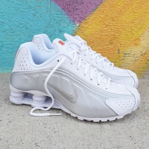 nike shox r4 white metallic silver