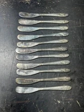 Lot of 11 Butter Knives Oneida Community Tudor Silver Plate QUEEN BESS II
