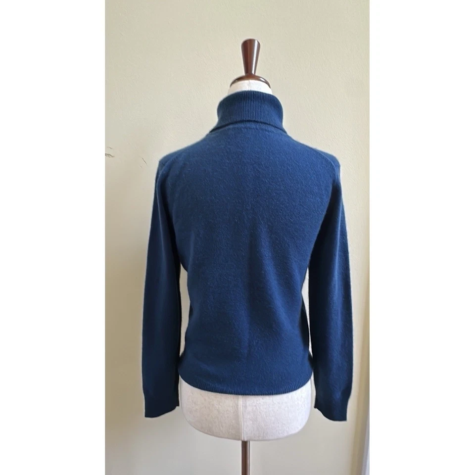 Suéter Lord Taylor 2 Capas 100% Cachemira Cuello Tortuga Talla SP Azul Foto 3 de 4