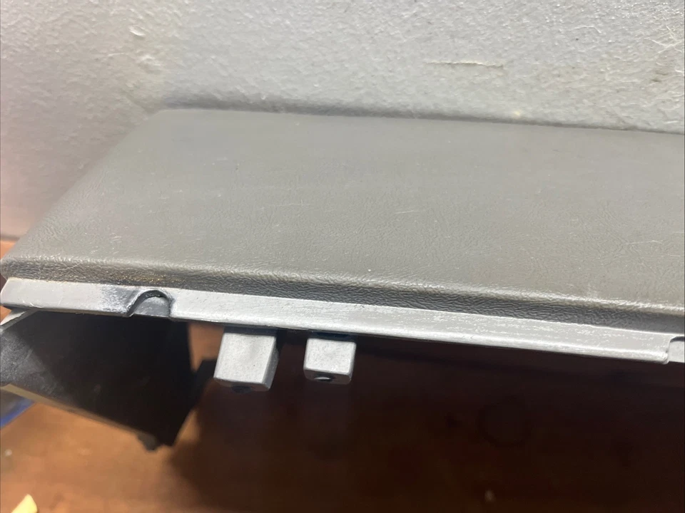 Cubierta de cuadro de instrumentos gris para tablero delantero izquierdo Chevy K1500 C1500 GM 88-94 Foto 4 de 4