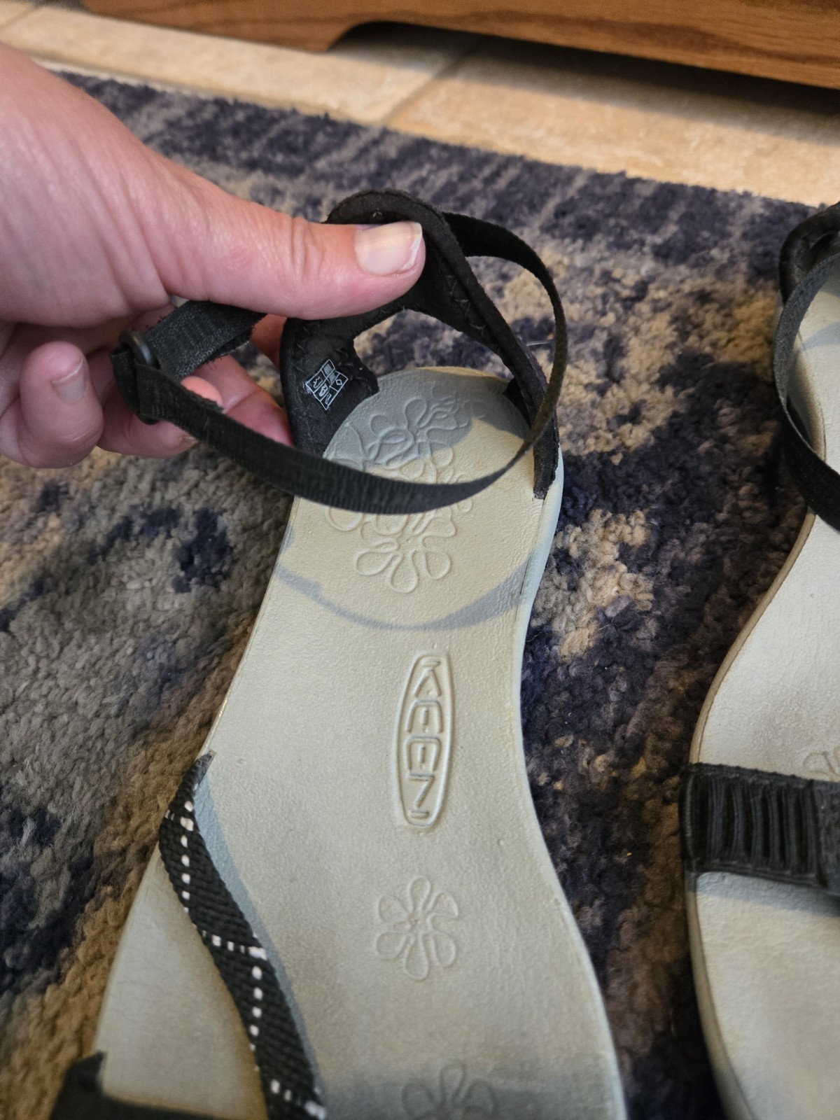 Keen sandalo nero con cinturino sottile scarpe da acqua gancio e passante escursionismo casual donna 6 5