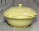 FIESTA 2qt Covered Casserole Bowl Dish Pale Yellow Homer Laughlin  FIESTAWARE.