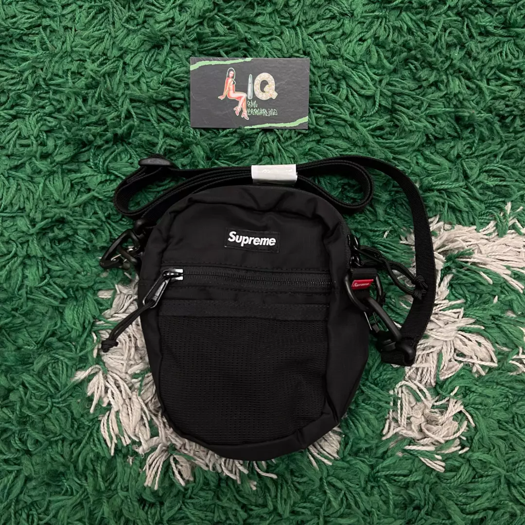 Supreme small shoulder sales bag Supreme small shoulder sales bag