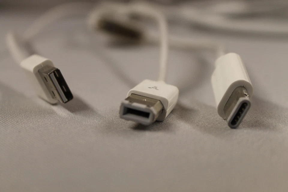 Apple Cinema HD Display A1083 30″ AIO Cable Assembly Power DVI USB FireWire - Image 3 of 4