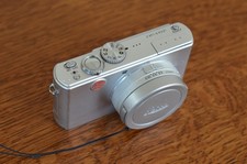 Leica D-lux 2 digital camera with pop up flas...
