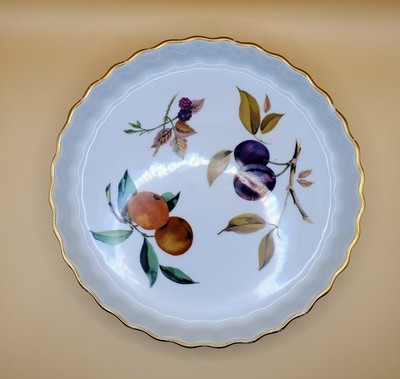 Royal Worcester Evesham Vale Quiche Dish   Classic Fruit Design