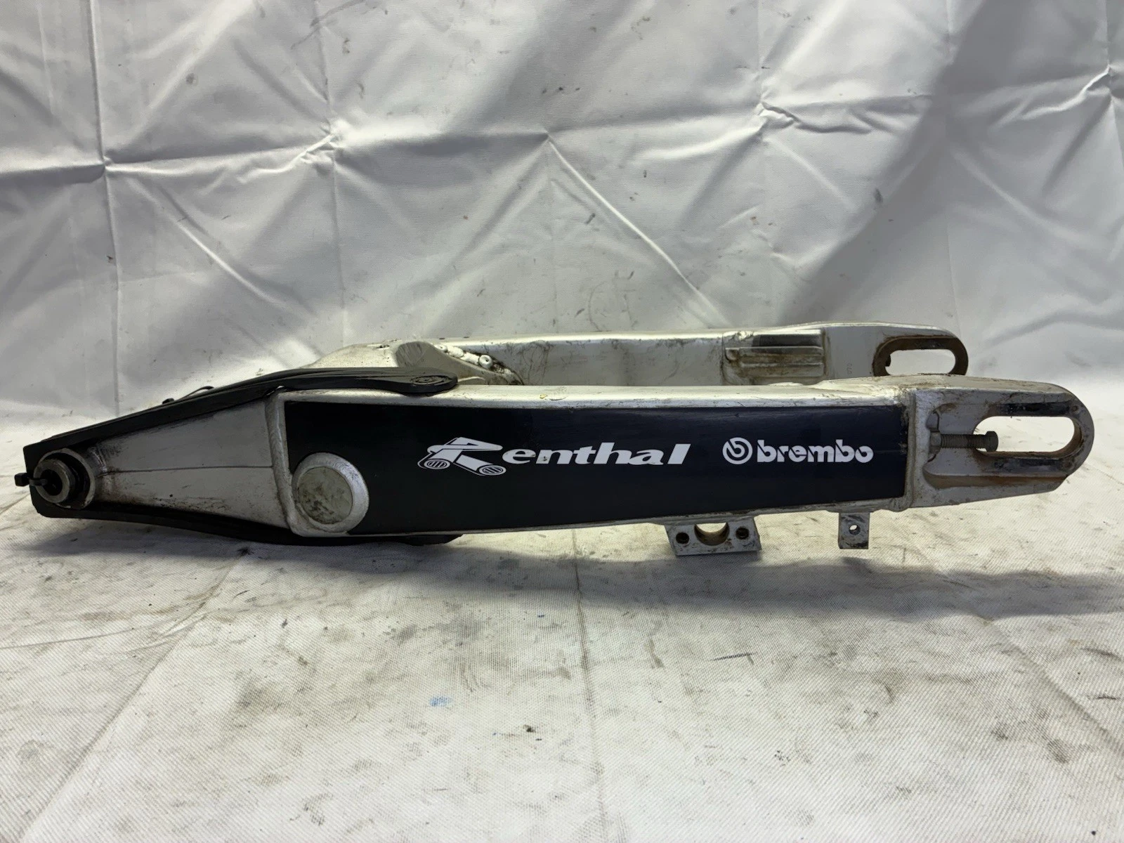 1999-2001 YZ125 Yamaha WR426F YZ426F YZ250 YZ125 OEM Swingarm  5MV-22110-00-00