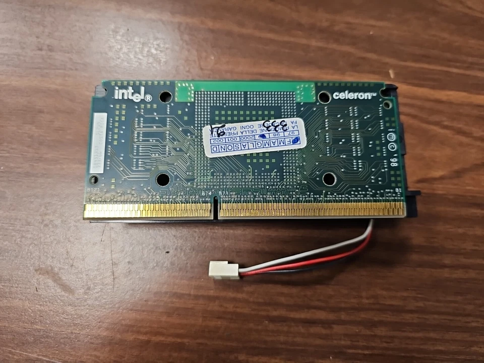 Intel Celeron 333MHz SLOT1 SL2WN Con Dissipatore PROCESSORE VINTAGE - Immagine 2 di 2