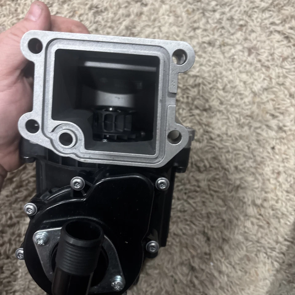 08-14 沃尔沃 Mack D13 MP8 发动机曲轴箱通风油分离器替换件 — 第 3/4 张图片