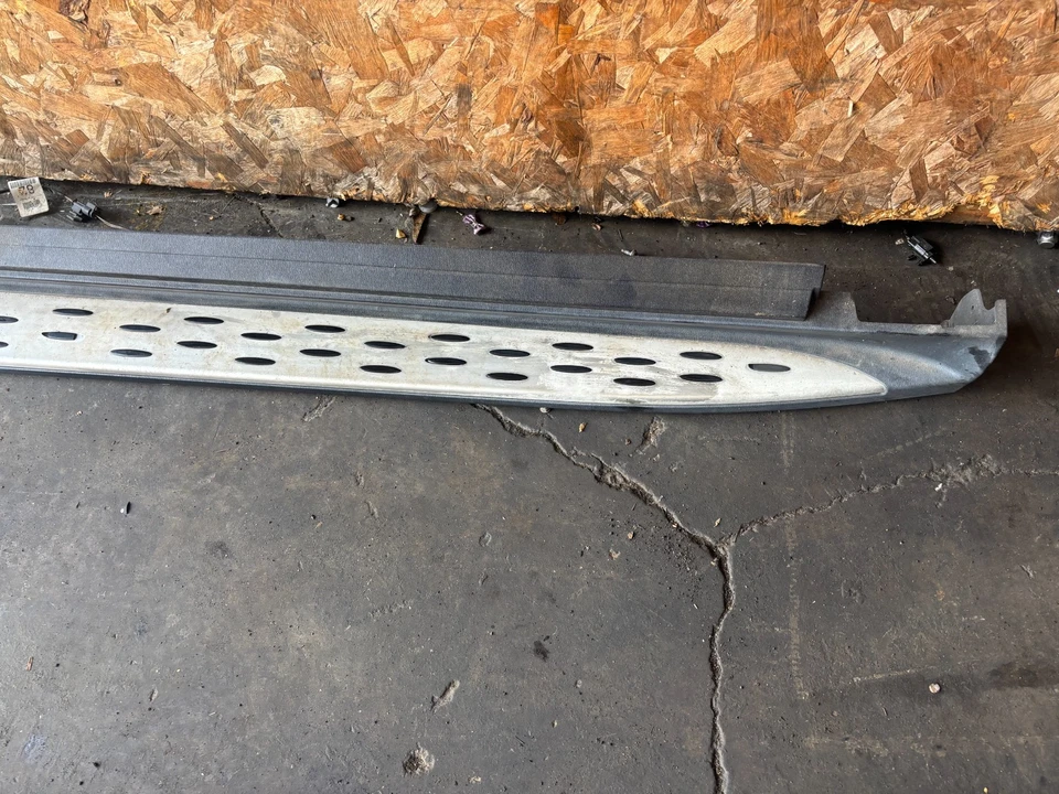 MERCEDES BENZ GLS GL550 13-19 RIGHT PASSENGER RUNNING BOARD STEP PLATE PANEL - Image 2 of 4