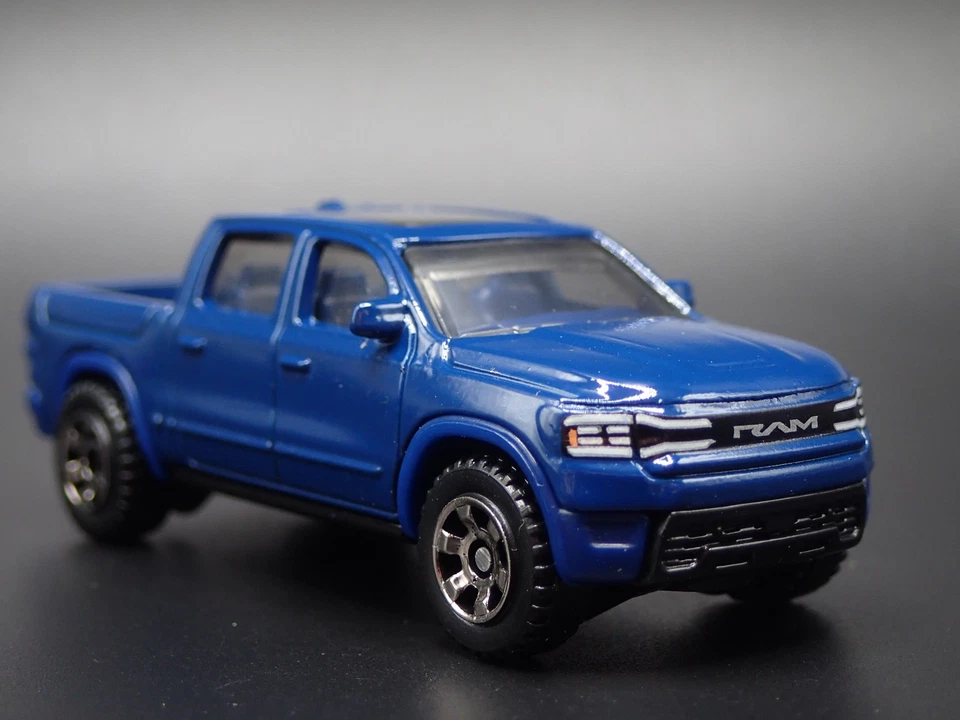 RAM 1500 EV PICKUP Camion Concetto Modello Diecast Collezionabile In Scala 1/64 - Immagine 4 di 4