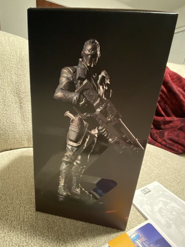 BLIZZARD OVERWATCH LIMITED COLLECTOR'S EDITION SOLDIER 76 STATUE SET - Picture 6 of 9