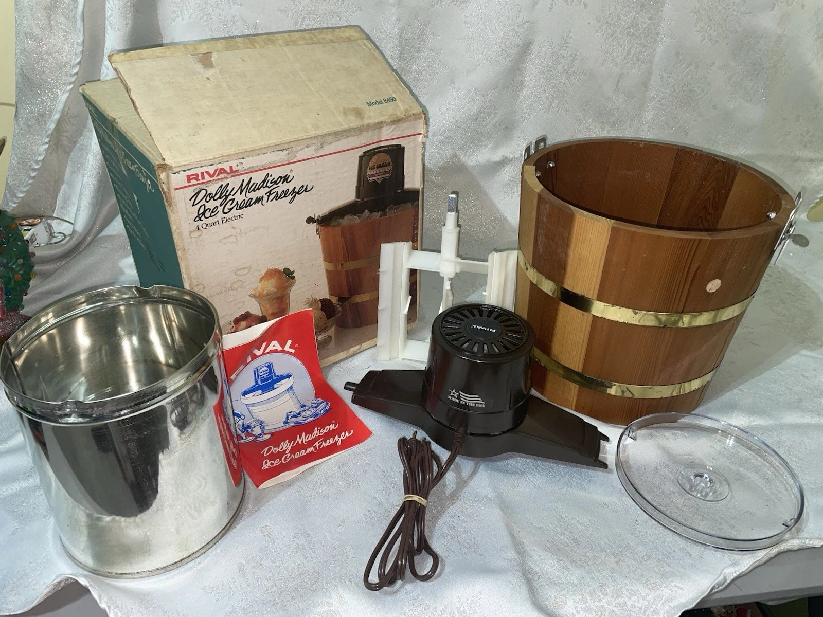 Rival Dolly Madison Ice Cream Freezer Maker 4 Qt Model 8450 Wood Bucket W/Manual