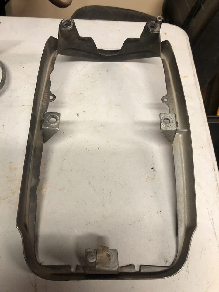 Extensión de bisel de faro derecho Pontiac 1966 Catalina 2+2 Ventura Bonneville 66 NOS Foto 2 de 4