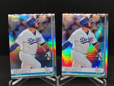 Max Muncy 2019 Topps Chrome Refractor #32 Lot- Refractor Base & Prism