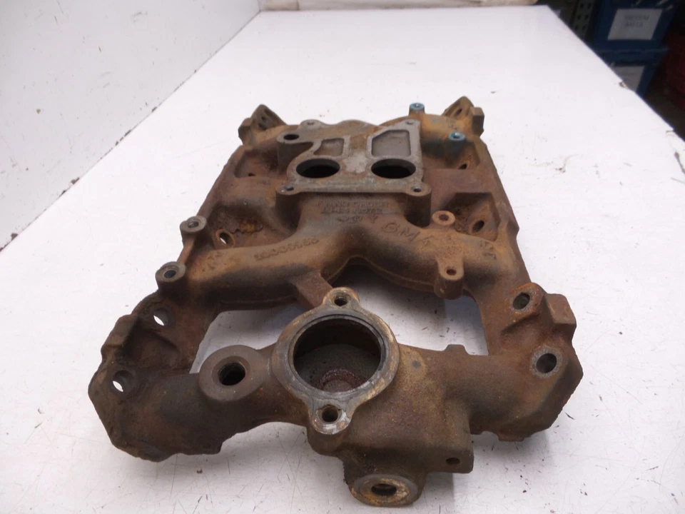 80-81 Pontiac 265 4.3L Intake Manifold 2 Barrel Cast Iron 10009963 Original GM - Image 3 of 4