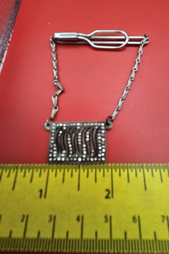 Sterling and Marcasite Marked F Vintage Art Deco Tie Clip Clasp Hanging Chain - Afbeelding 10 van 10