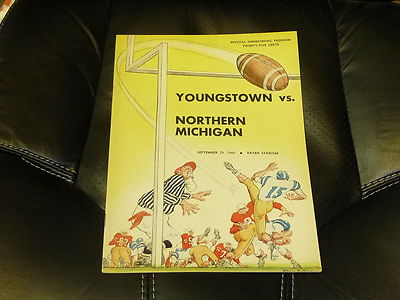 1960 NORTHERN MICHIGAN AT YOUNGSTOWN COLLEGE FOOTBALL PROGRAM EX-MINT