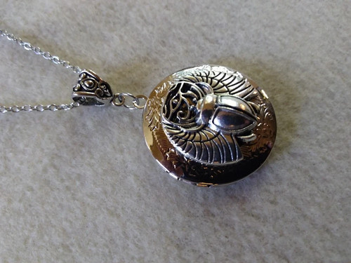 Scarab Locket Necklace Ancient Egypt with Third Eye of Horus Amulet - Picture 5 of 10