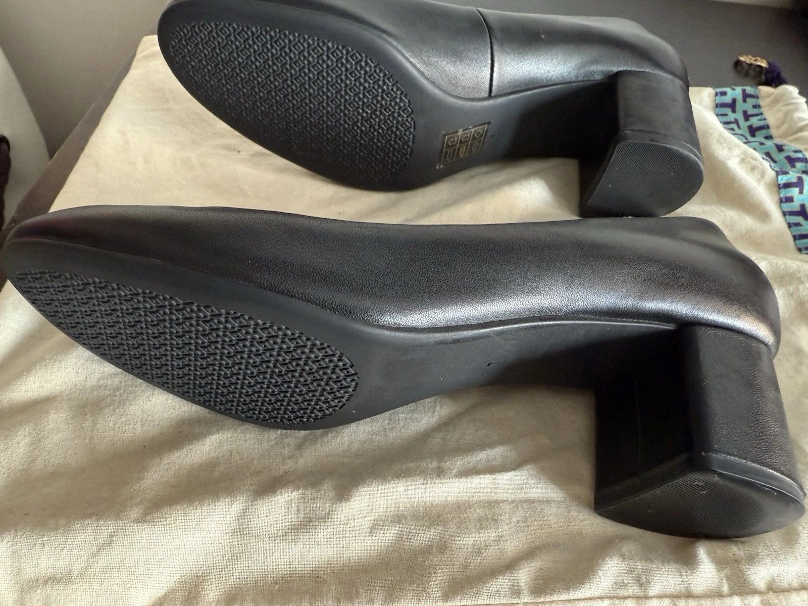 ECCELLENTE Tory Burch donna taglia 7 6 5 pompa pelle nera